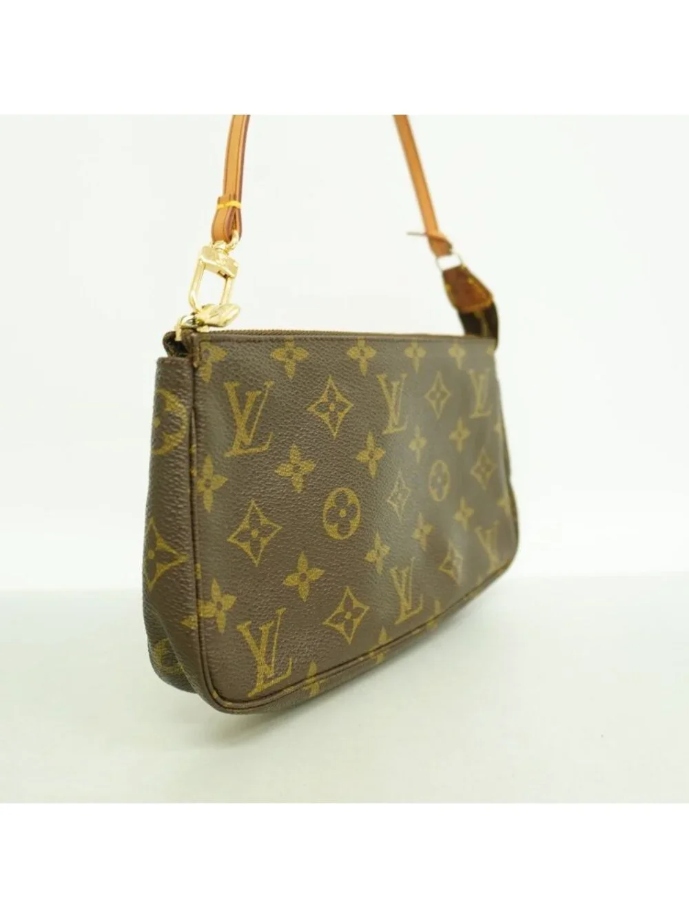 Louis Vuitton size canvas smell